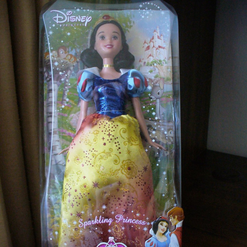 Disney Snow White doll (#EV528)